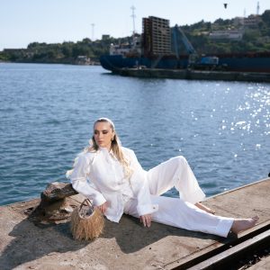 "Endless daisy"  linen suit - Image 4
