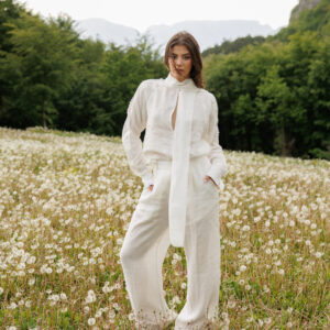 Linen set with white details